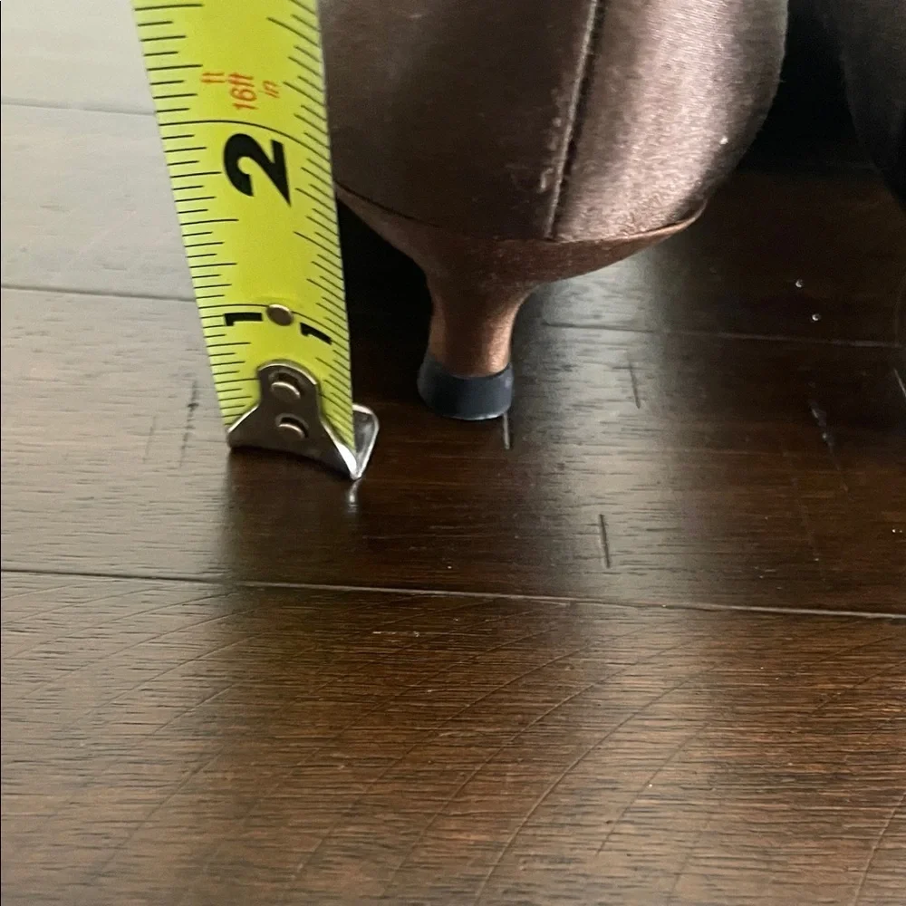 Stuart Weitzman Brown Heels Gold Bow Accent Size 8
